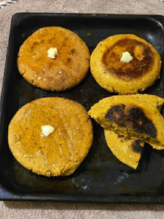 मक्के की हाथ रोटी (makke ke hath roti recipe in Hindi) रेसिपी मुख्य फोटो