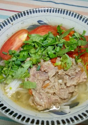 Hình của món Bún Bò Cà Chua Hành Răm.