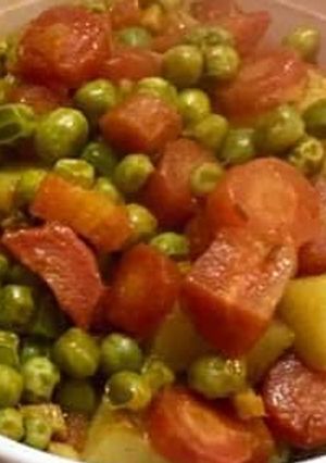 A picture of Aloo Gajar matar.