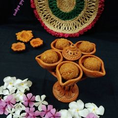 A picture of Coconut Ladoo.