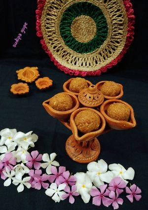 A picture of Coconut Ladoo.