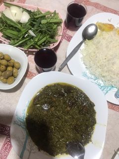 عکسی از دستور خورشت آلو اسفناج