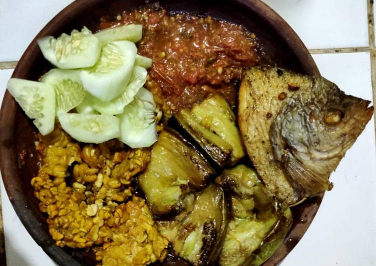 makanan Lalapan suka2 ala Bunda Al Jadi, Lezat
