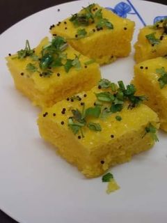 ढोकला (dhokla recipe in Hindi) रेसिपी मुख्य फोटो