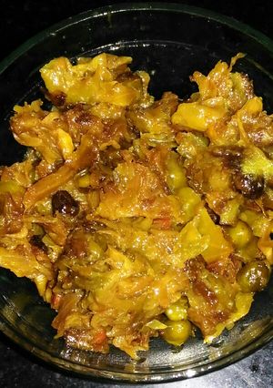 A picture of Cabbage green peas sabzi.