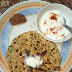 A picture of Missi roti.