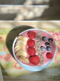 صورة لوصفة سموذي الفراوله والتوت 🤤💔