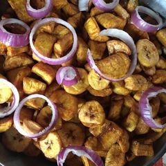 A picture of Pepper and ginger spiced fried plantain with raw onions.