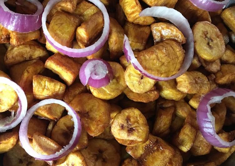 Recipe of Perfect Pepper and ginger spiced fried plantain with raw onions