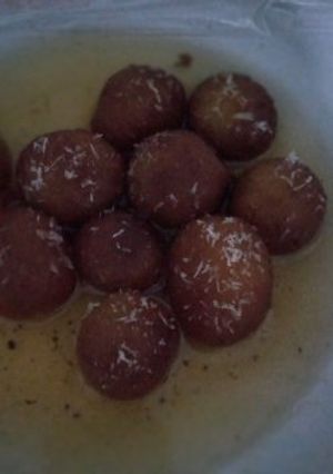 A picture of HHommade khoya gulab jamun.