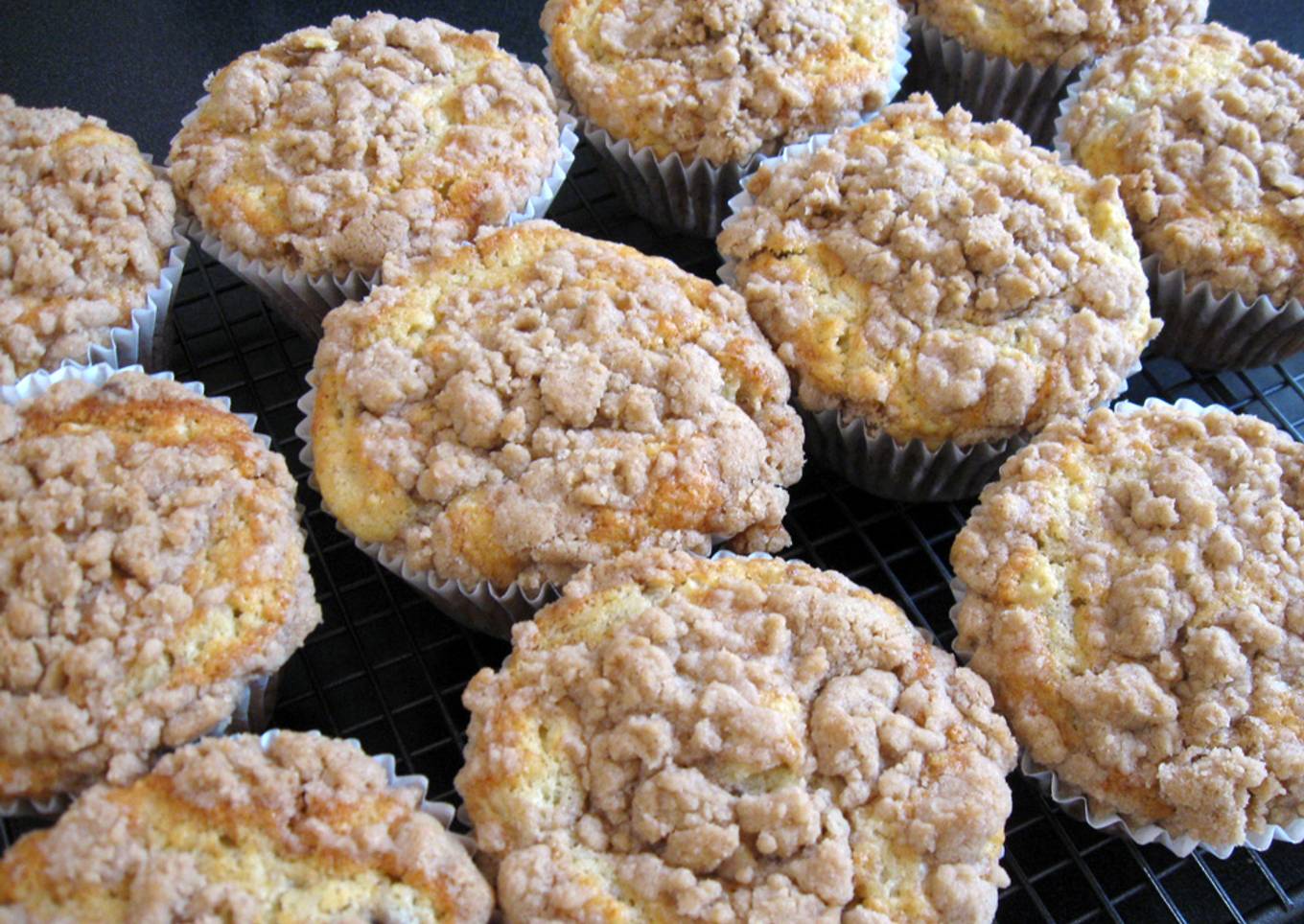 Cinnamon Crumble Banana Cupcakes