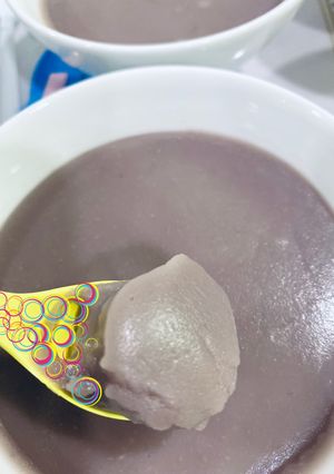 Hình của món Ăn Vặt 🍮 🍨: Chè khoai môn đánh nhuyễn mịn.