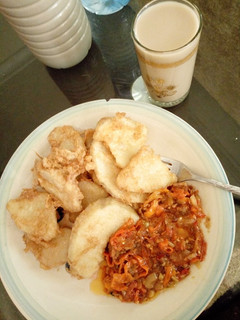 A picture of Fried yam and egg with source, with kunun zaki. #kanostate.