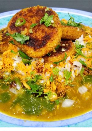 રગડા પેટીસ (Ragda Pattice Recipe In Gujarati) રેસીપી મુખ્ય ફોટો