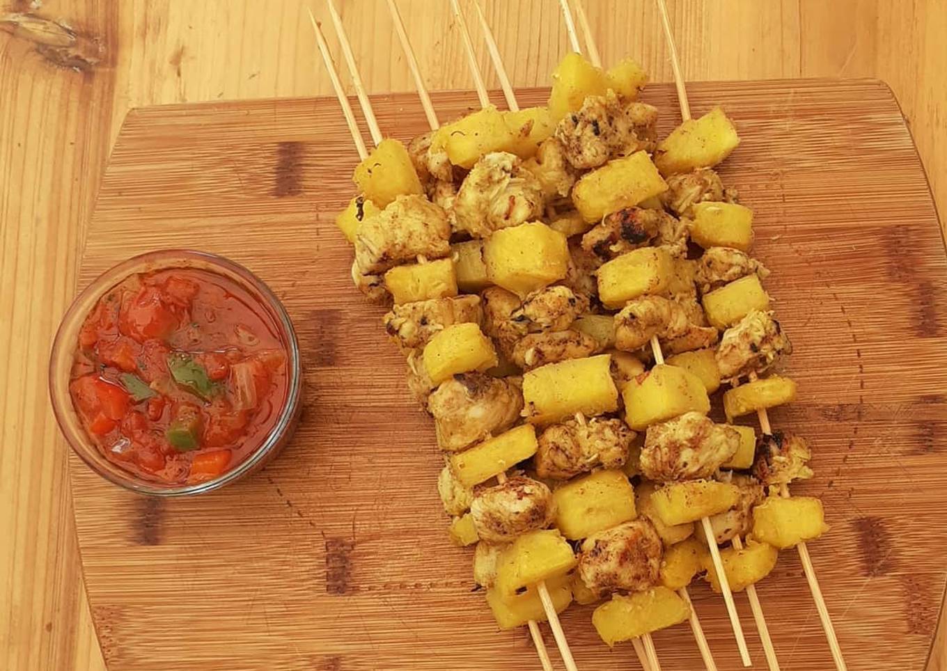 Brochette poulet ananas epice colombo et sauce sala