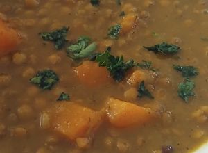 Una foto de 🥄Lentejas guisadas con calabaza 🎃y ras el hanout 🇲🇦