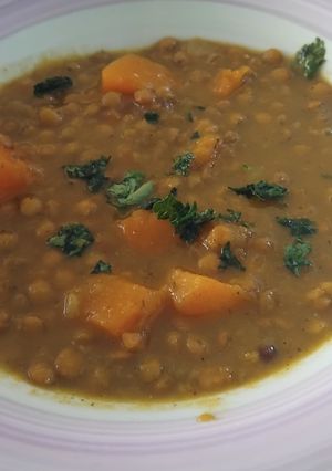 Una foto de 🥄Lentejas guisadas con calabaza 🎃y ras el hanout 🇲🇦