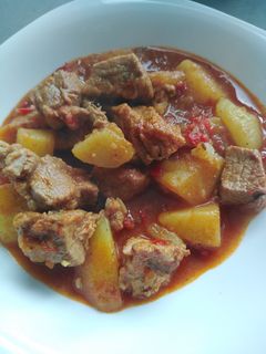 O poză a rețetei Gulaș cu carne de vită.