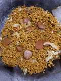 Mie goreng bakso (tidak pedas)