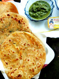 A picture of Aloo pyaj paneer paratha.