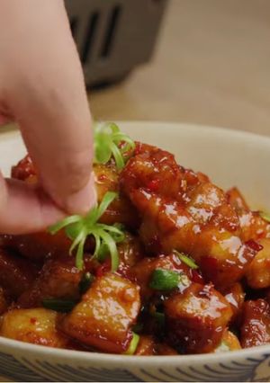 Hình của món Thịt ba chỉ rim mặn ngọt.