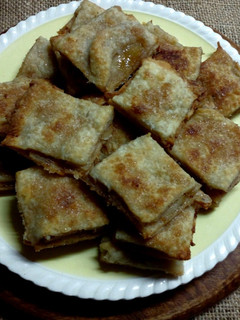 Una foto de Cuadrados de manzana y canela con masa de hojaldre 😋😋😋😋