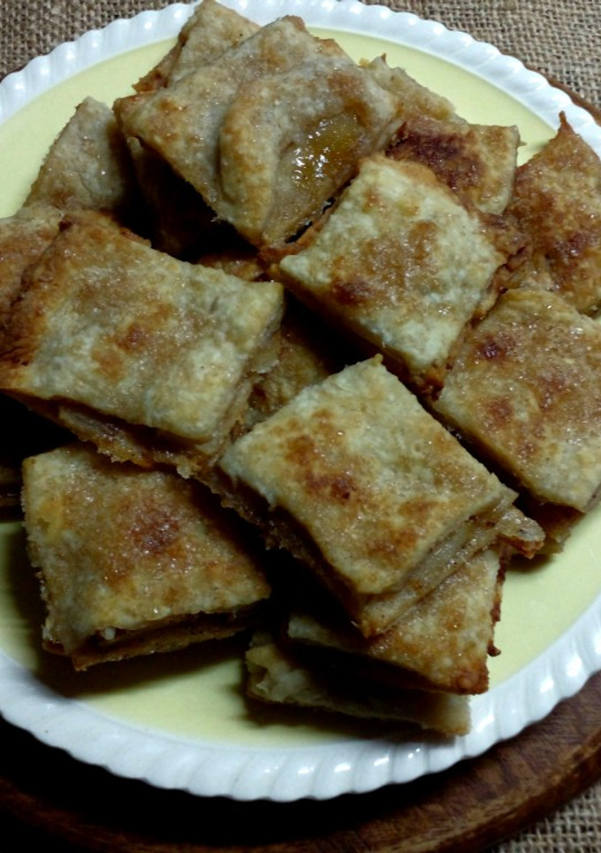Una foto de Cuadrados de manzana y canela con masa de hojaldre 😋😋😋😋