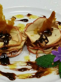 Una foto de Milhojas de manzana con crema de naranja