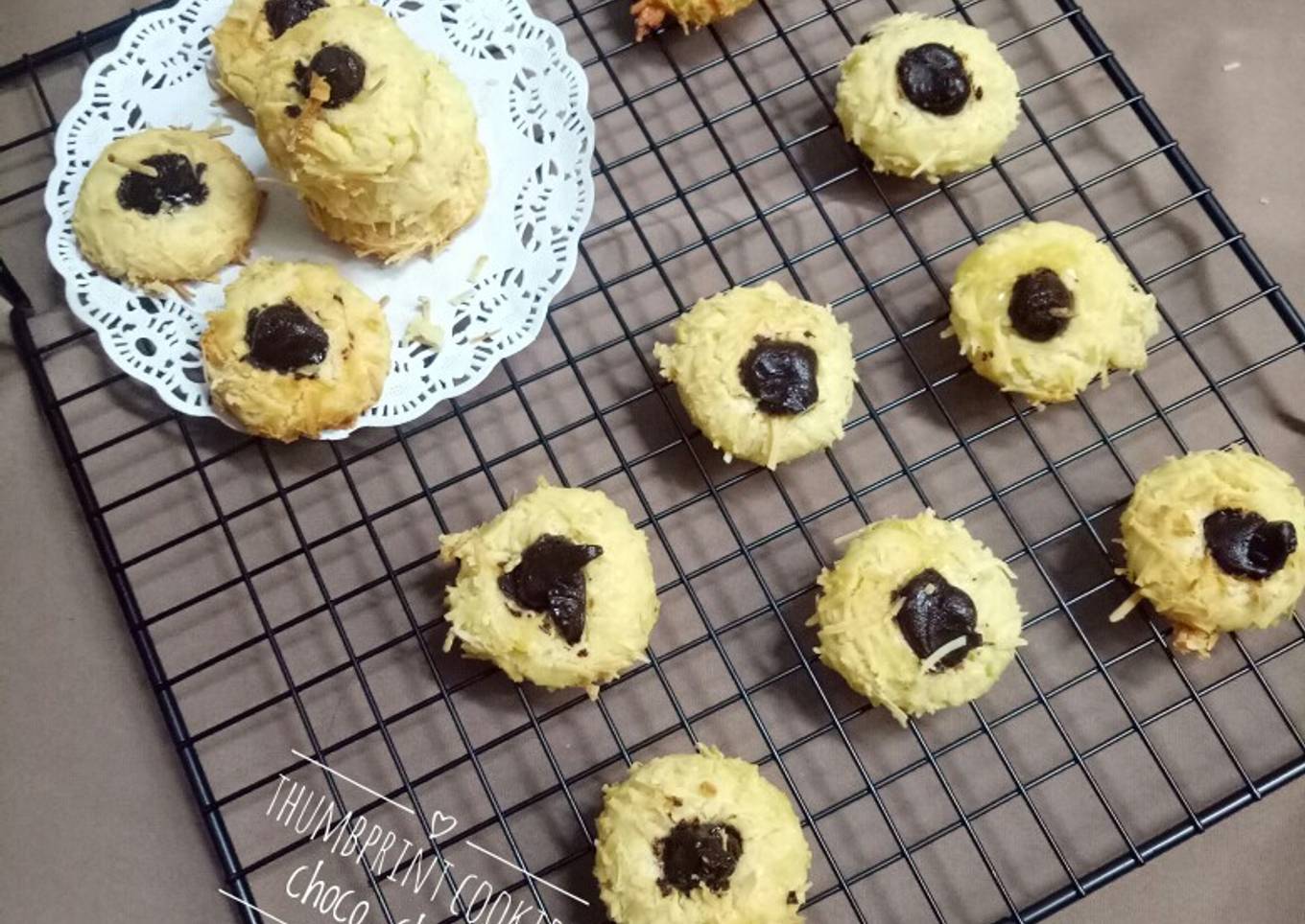 Thumbprint cookies choco cheese