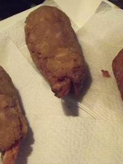 Una foto de Langostinos en costra de camote y cacahuate, con salsa de aguacate y tequila