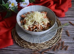 Foto principal de Espirales integrales con pollo, tomate y emmental