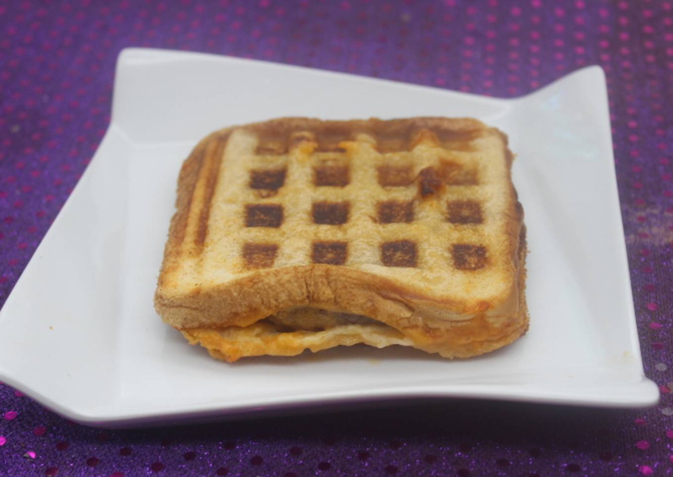 Gofres de hamburguesas cuadradas con queso