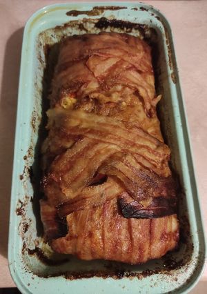 Baconbe tekert rúdfasírt recept fotója