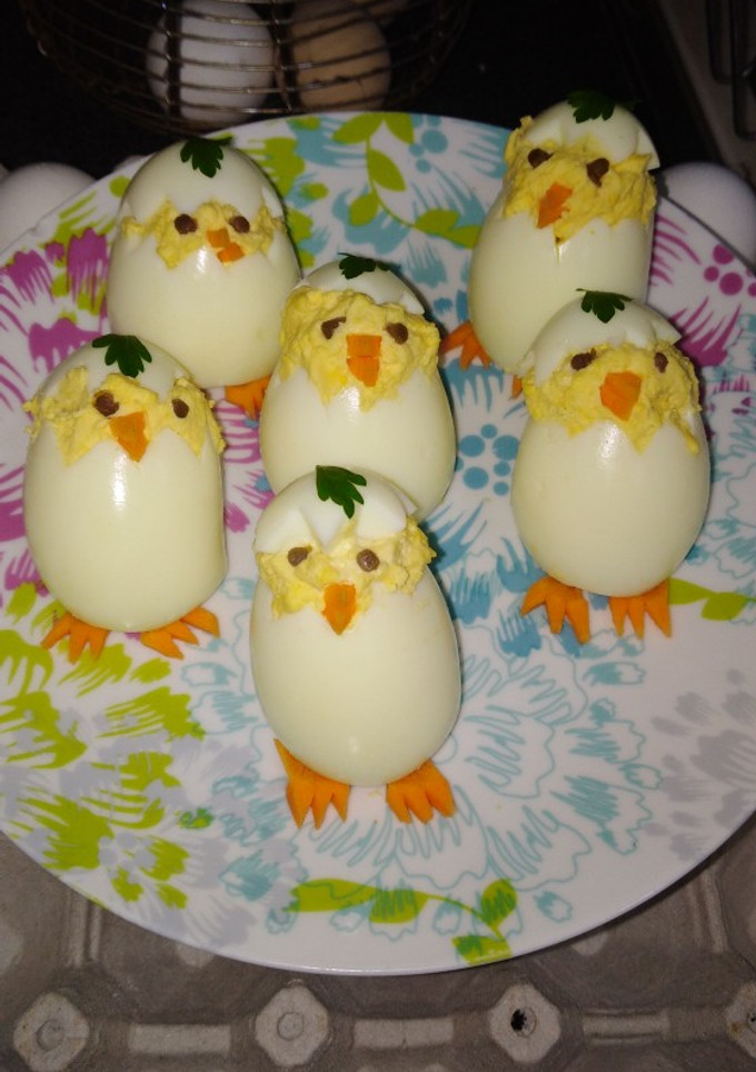 Una foto de Pollitos de huevo duro