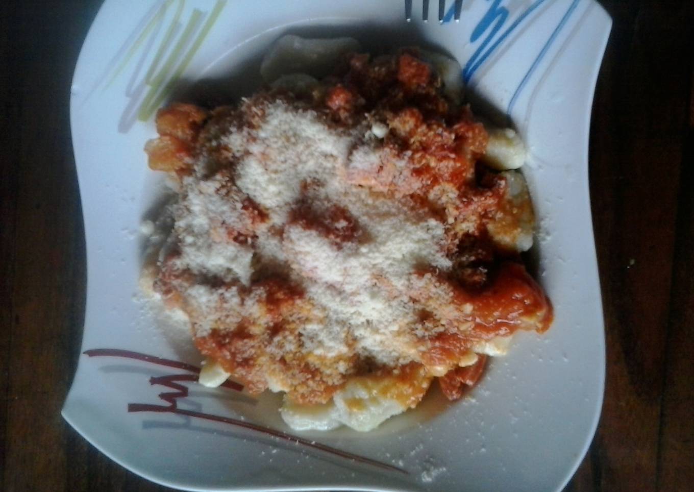 Ñoquis de papa con salsa de tomate y chorizo colorado