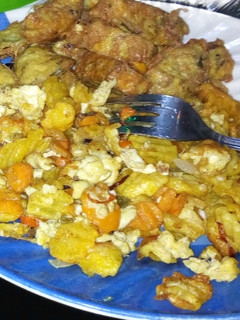 A picture of Irish n egg.