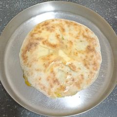 A picture of Stuffed Indian Flat Bread / Kulcha.