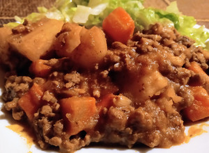 Una foto de Guiso de carne molida, papas y zanahorias