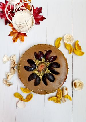 Pisztáciás szilvás pite (sütés nélkül) recept fotója