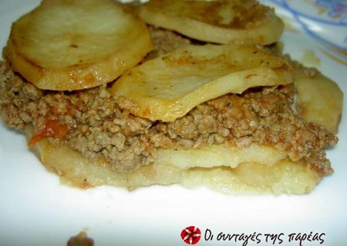 Potatoes with ground beef in the pot