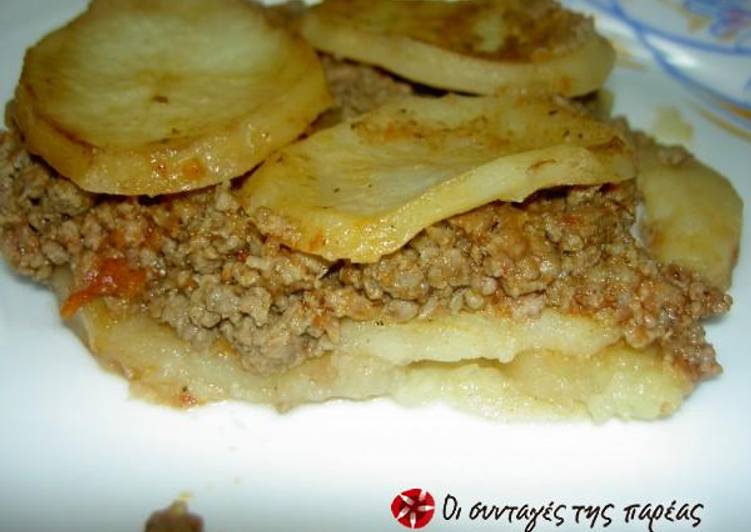 Potatoes with ground beef in the pot