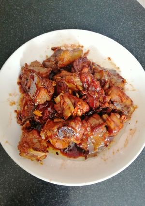 Hình của món Sườn sốt chua ngọt.