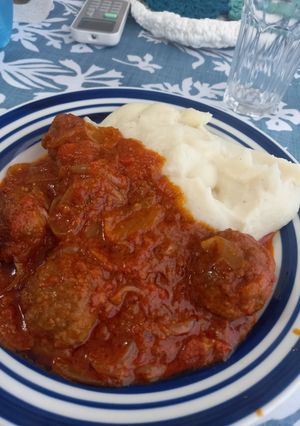Una foto de Albóndigas con puré