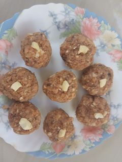அவல் லட்டு (aval laddu Recipe in Tamil) செய்முறை முக்கிய புகைப்படம்