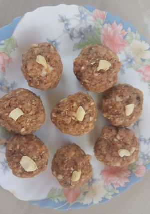 அவல் லட்டு (aval laddu Recipe in Tamil) செய்முறை முக்கிய புகைப்படம்