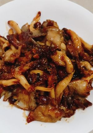 Hình của món Nấm bào ngư kho tương hột.