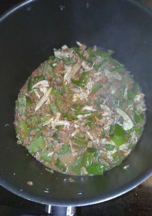 Una foto de Pepino con pollo y carne