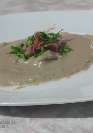 Una foto de Crema de champiñones a la G