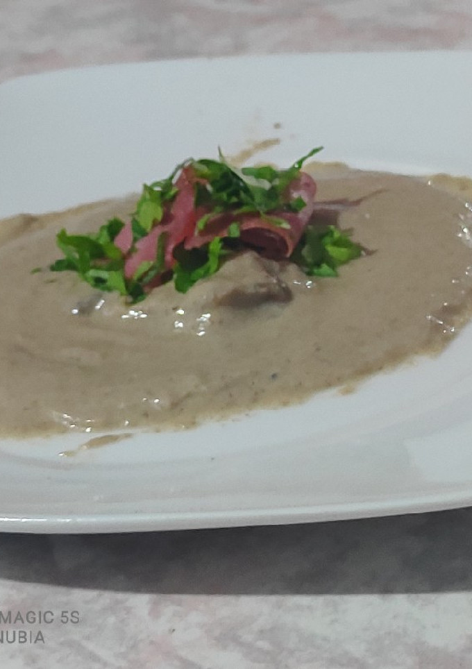 Una foto de Crema de champiñones a la G