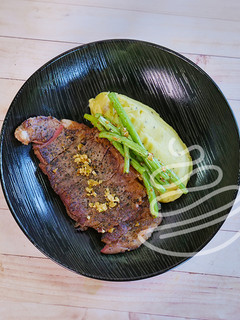 Foto resep Sirloin Steak with Mashed Potato and Asparagus